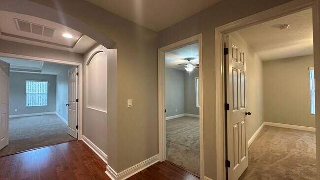 Building Photo - 418 Brentwood Club Cove
