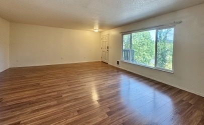Building Photo - 5560 SW Beaverton Hillsdale Hwy
