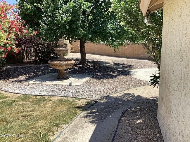 Building Photo - 43430 Sierra Vista Dr