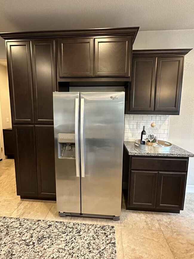 Building Photo - Gorgeous like new 4 bedroom 3 bath home located in Promontory