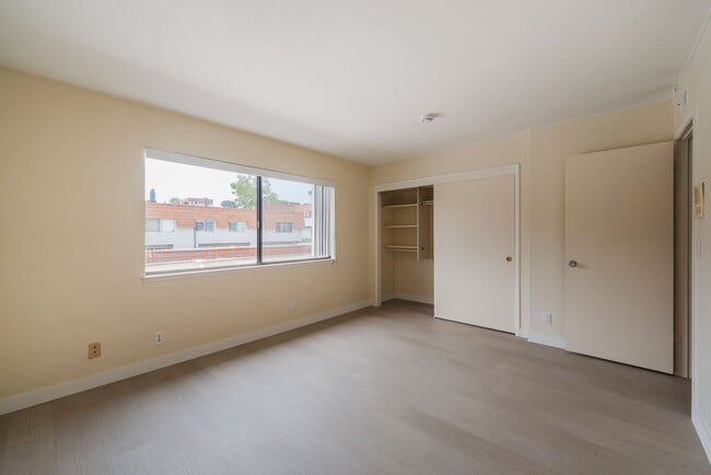 Building Photo - RPV Remodeled 2 bed 3 bath townhome in gat...
