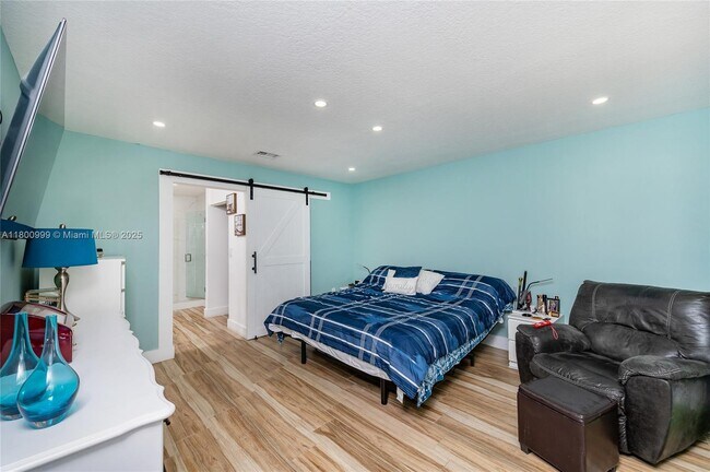 Building Photo - 9647 SW 138th Ave