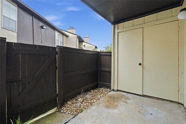 Building Photo - 1500 Bay Area Blvd