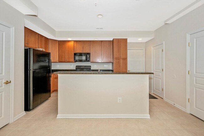 Building Photo - Desirable Two Level Condo For Lease - Not Pet Friendly