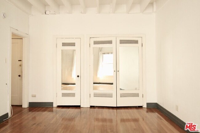 Building Photo - 2121 James M Wood Blvd