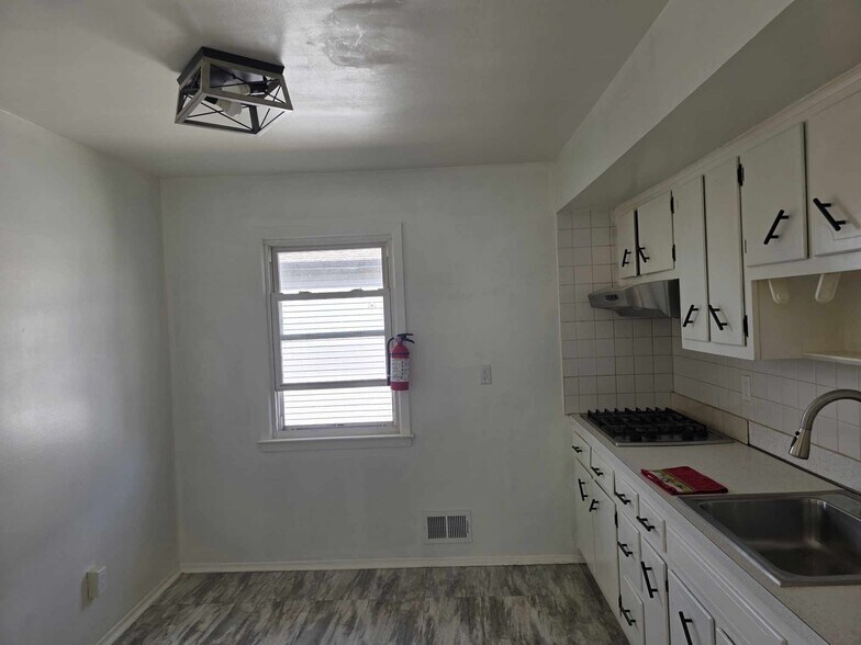 Building Photo - 1209 Commerce Ave