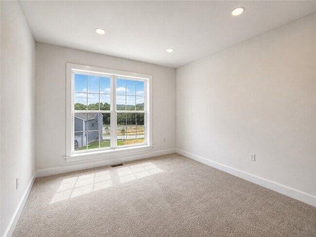 Building Photo - 307 Palisade Wy