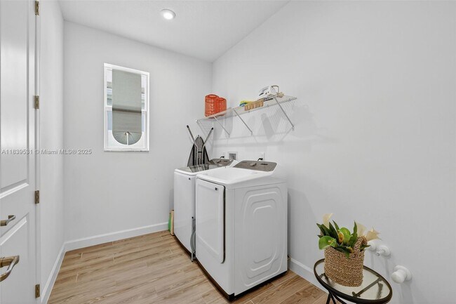 Building Photo - 10407 SW Aquila Wy