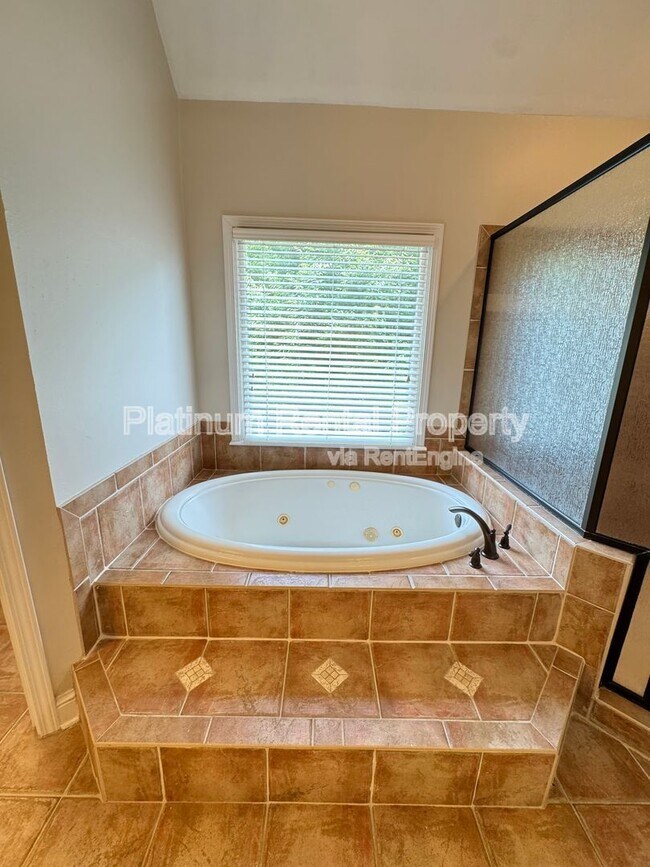 Building Photo - 830 Eden Green Ct