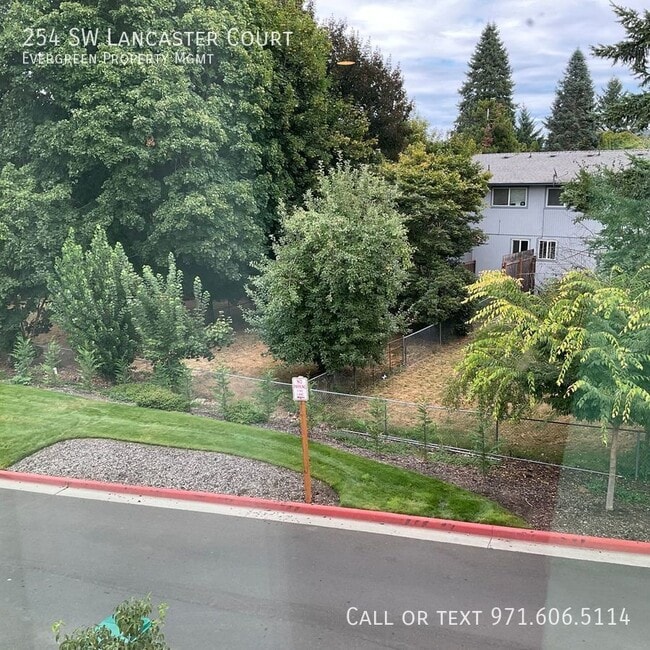 Building Photo - 254 SW Lancaster Ct