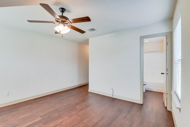 Building Photo - 2724 Forest Park Blvd