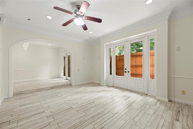 Building Photo - 201 Vanderpool Ln