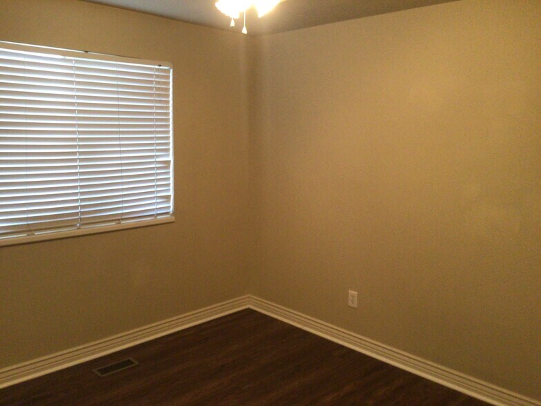 Building Photo - 7134 S Sorrento Way