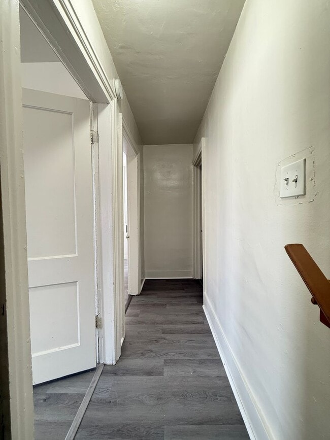 Building Photo - 346 1st St