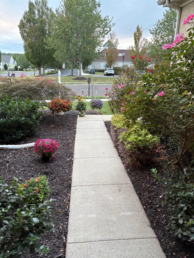 Building Photo - 950 Nathaniel Trail