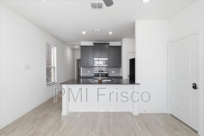 Building Photo - 8316 Catalpa Ln