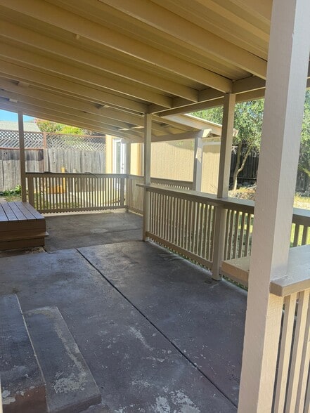 Building Photo - 1315 Gillpepper Ln