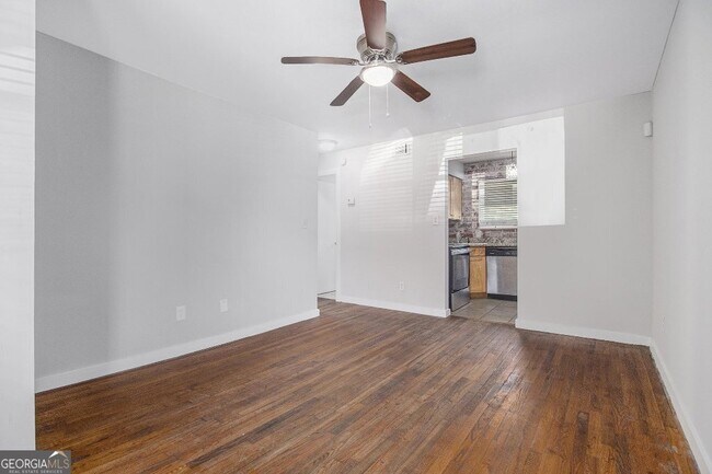 Building Photo - 561 Formwalt St SW