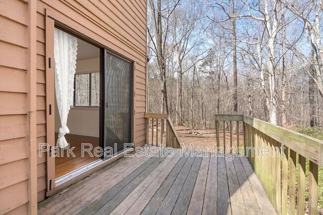 Building Photo - 222 Poplar St