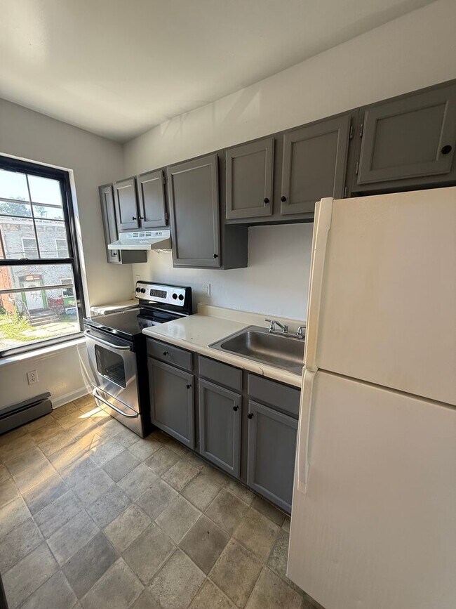 Building Photo - 31 Lander St
