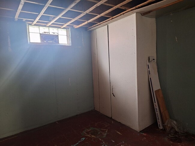 Building Photo - Charming 3 bedroom bungalow freshly updated