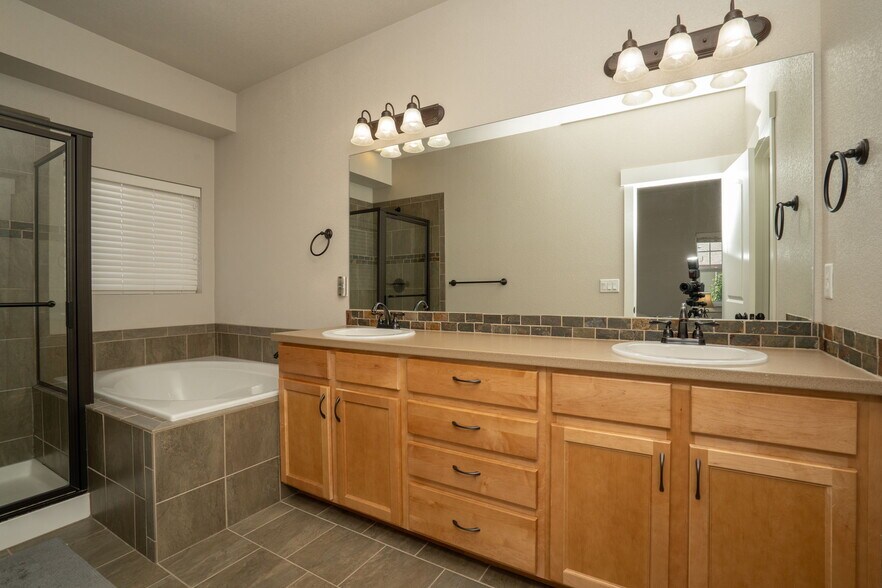 Building Photo - 4903 Northern Lights Dr