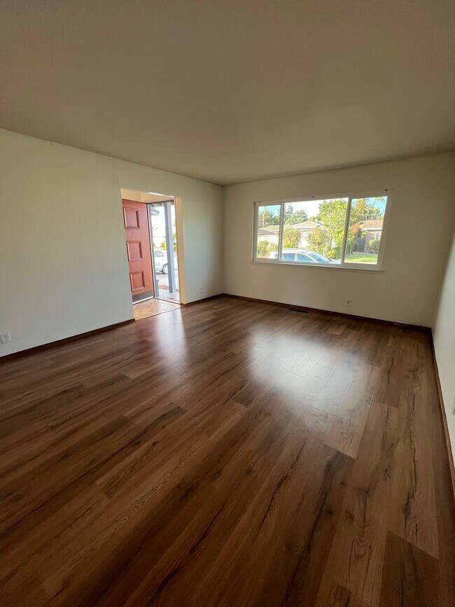 Building Photo - 37747 Argyle Rd