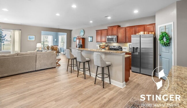 Building Photo - 44 Saluda Way