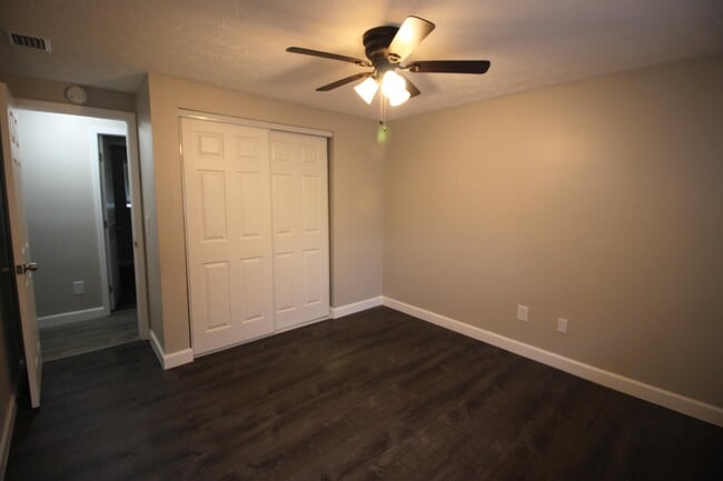 Building Photo - 3915 Oriely Dr E