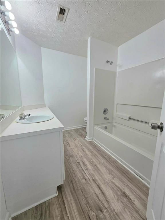 Building Photo - 2400 Miller Oaks Cir