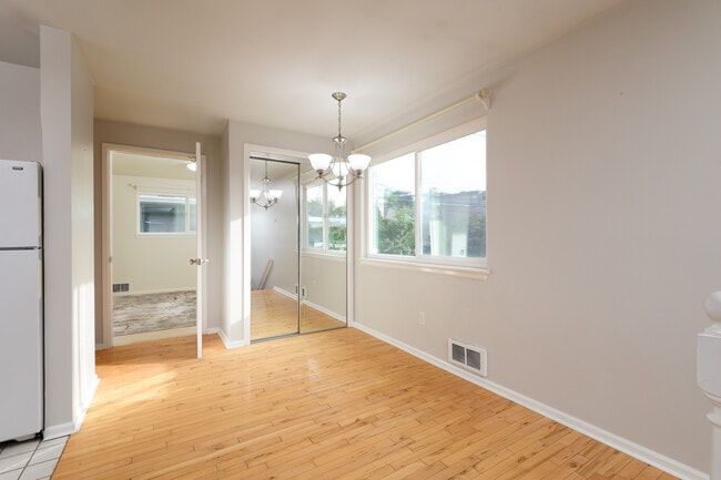 Building Photo - 901 5th Ave N