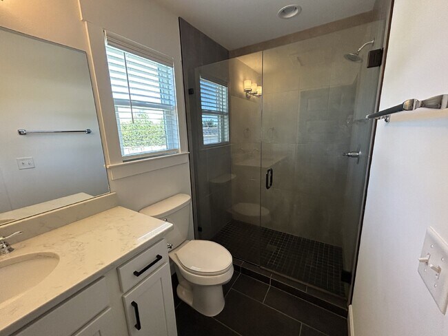Building Photo - 2BD 2BA 3 STORY TOWNHOME FOR RENT
