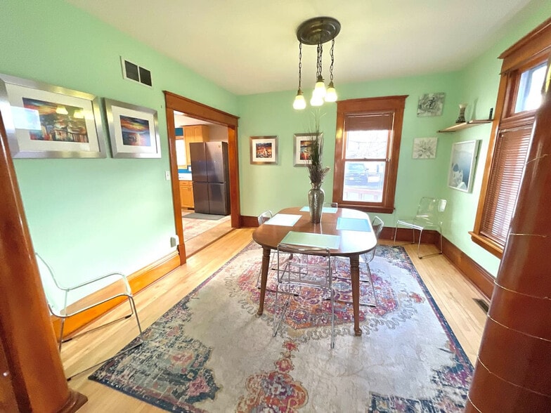 Building Photo - 1391 Thomas Ave W