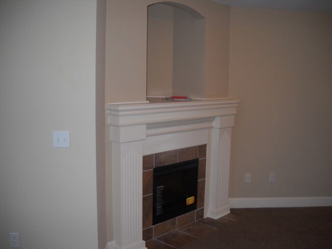Building Photo - 3 Bedroom , 2.5 Bath Oak Valley Townhouse