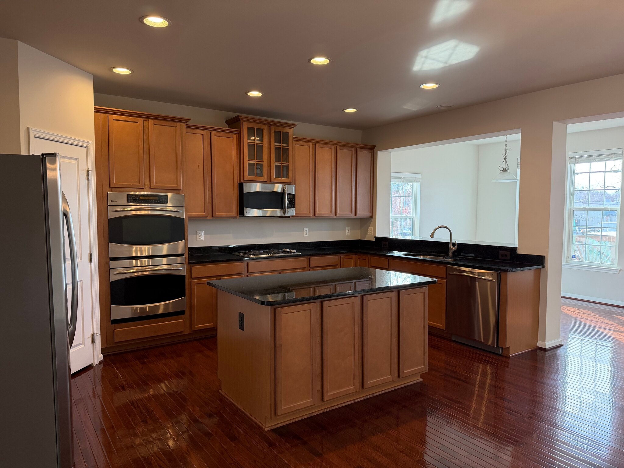 Building Photo - 45903 Peach Oak Terrace