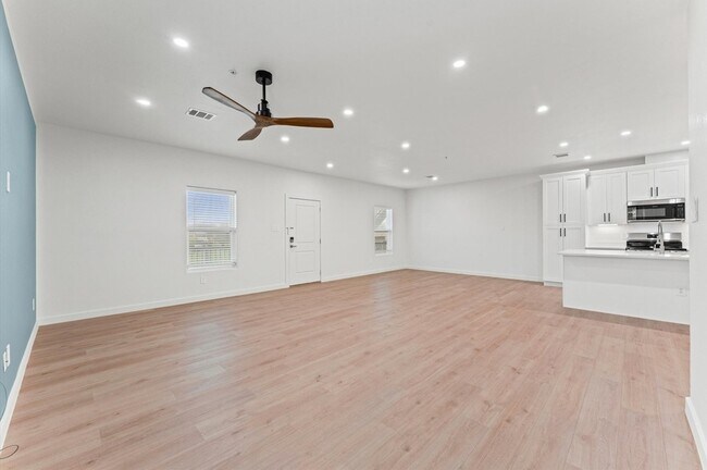 Building Photo - 1325 35th St