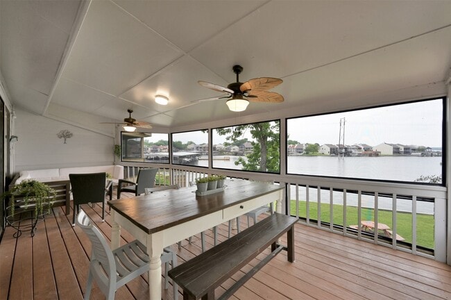 Building Photo - 124 April Point Dr N