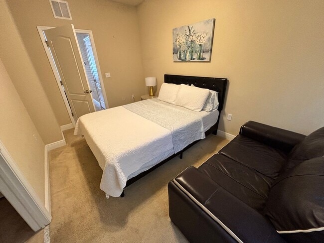 Building Photo - Fully Furnished 3-Bedroom Townhome