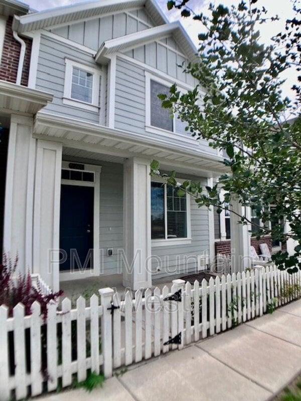 Building Photo - 269 E Ellen Ln