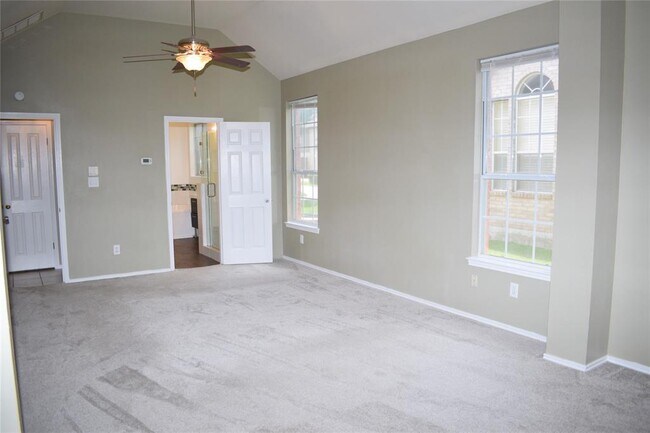 Building Photo - 30007 Oakland Hills Dr