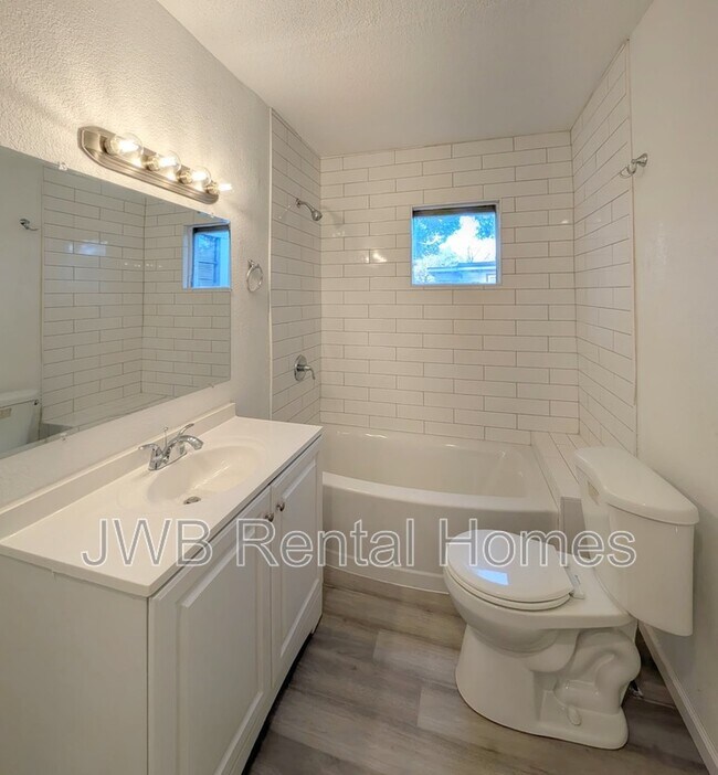 Building Photo - 1530 W 10th St