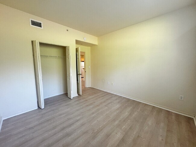 Building Photo - First floor, 3BR/2BA with garage Villa San Marco Condo