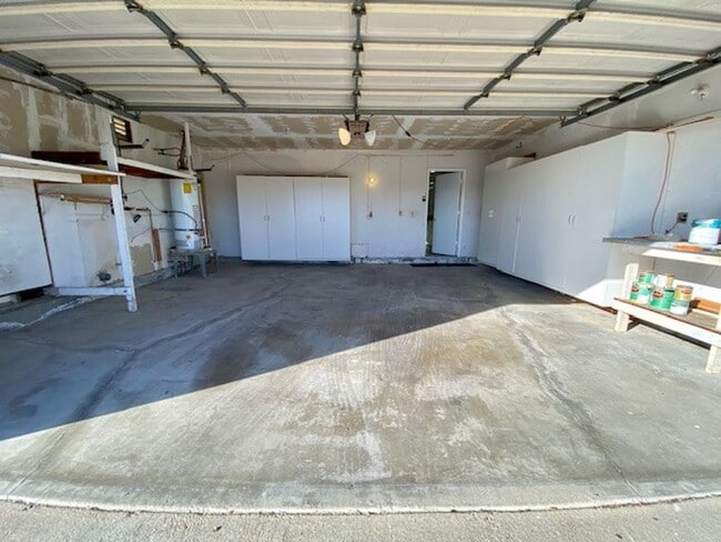 Building Photo - 3 Bed 2 Bath in Gated Beach Community-A must see Home