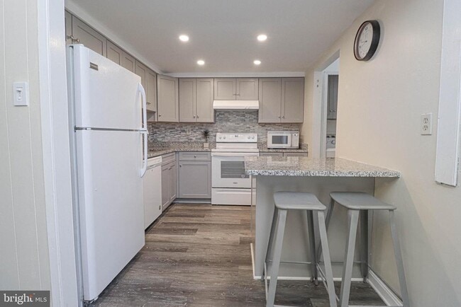 Building Photo - 1738 Farmington Ct