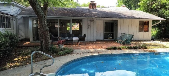 Patio and pool area. - 340 Marlboro St SE