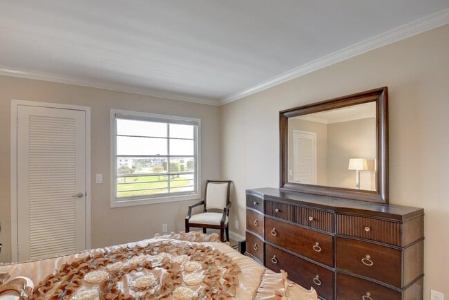 Building Photo - 4028 Newcastle B