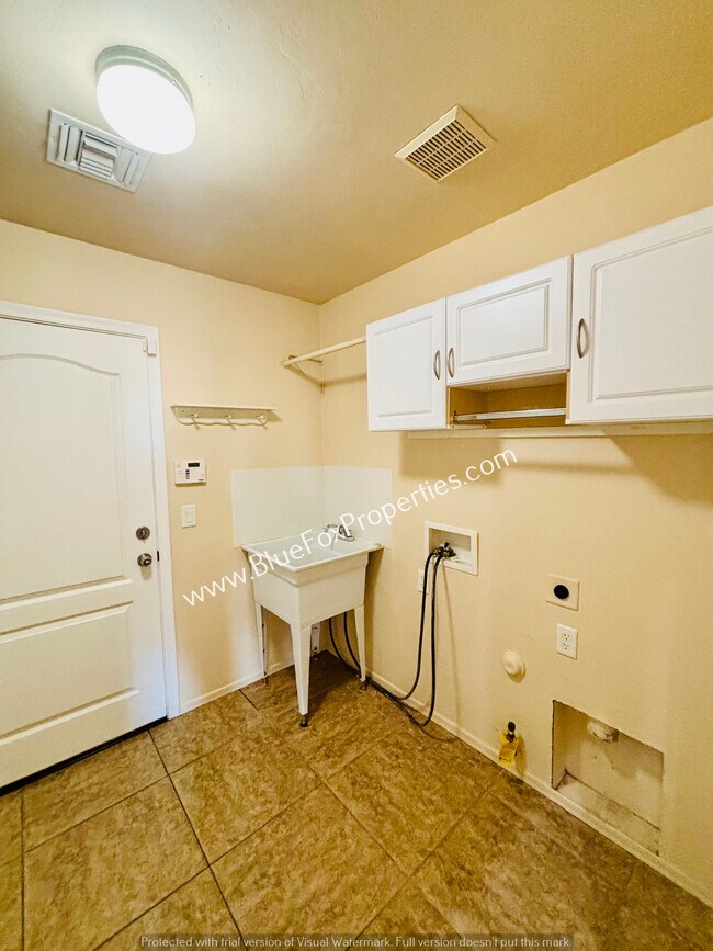 Building Photo - 7910 W Little Eagle Ct