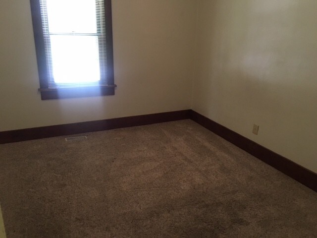 Building Photo - 1426 West 2nd St N