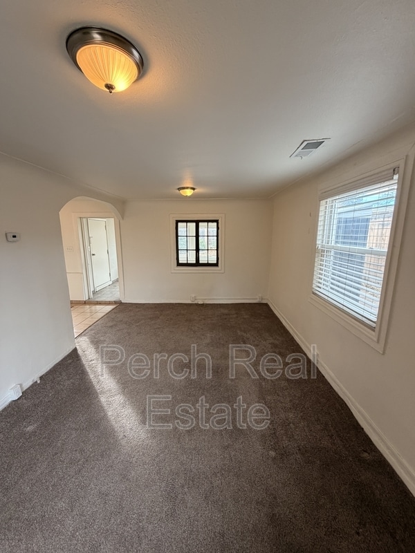 Building Photo - 107 S Kendall St