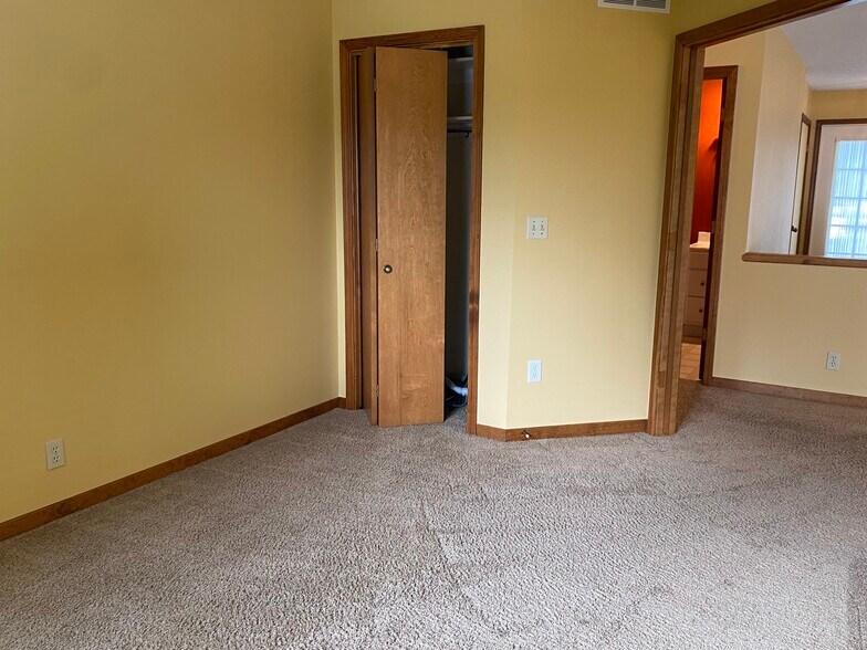 Building Photo - 855 Claremont Ct